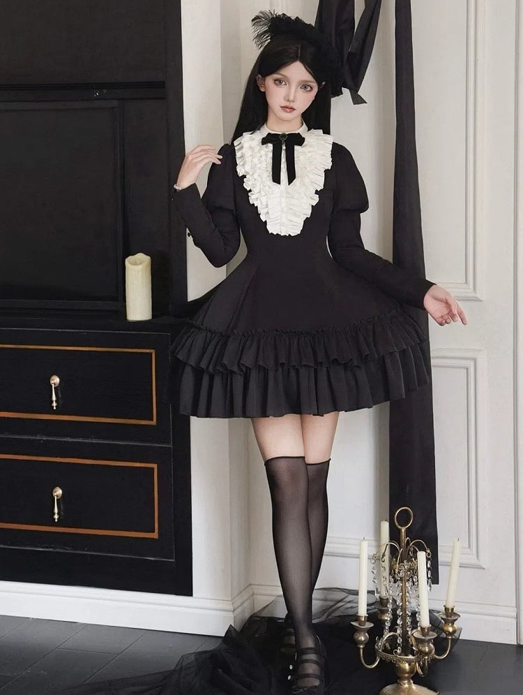 Robe Lolita amincissante noire à manches longues Juliette et corsage à volants blancs