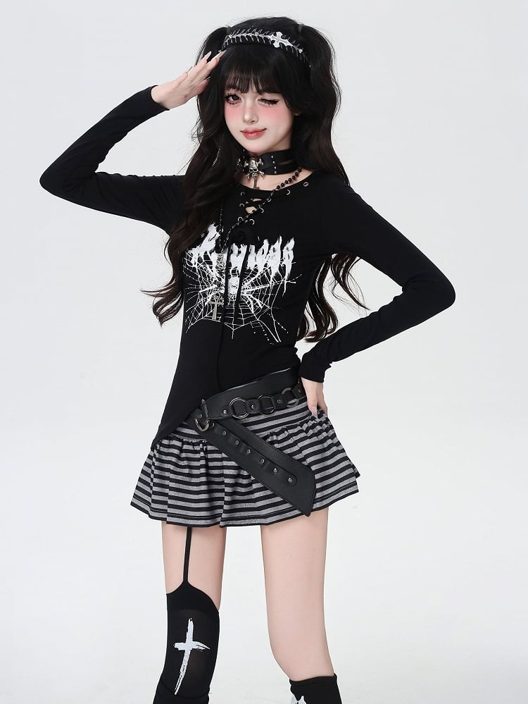 スパイダーウェブプリントのレースアップネックライン、アシンメトリーヘムのブラックトップス