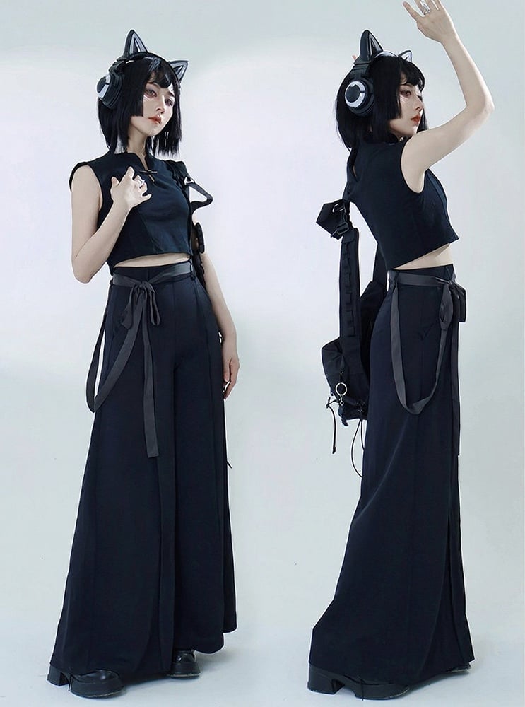 Black Cotton Sleeveless Top with Metal Frog Closure - Feng Hua Gui Guo Ling