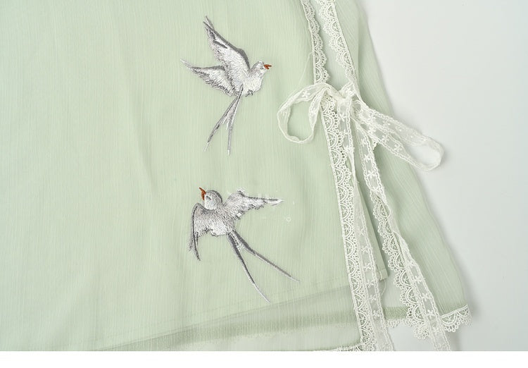 リボンサイドライトグリーンツバメ刺繍セルフタイ