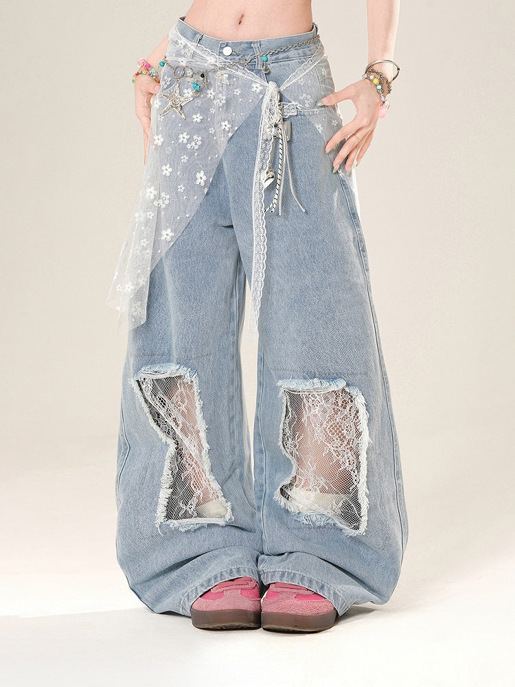 レースウエストアクセサリーパッチ付きブルーローワイドレッグジーンズ（ウエストダメージ加工穴付き）