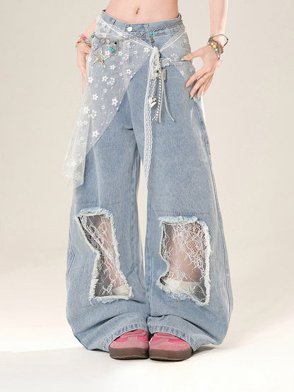 レースウエストアクセサリーパッチ付きブルーローワイドレッグジーンズ（ウエストダメージ加工穴付き）