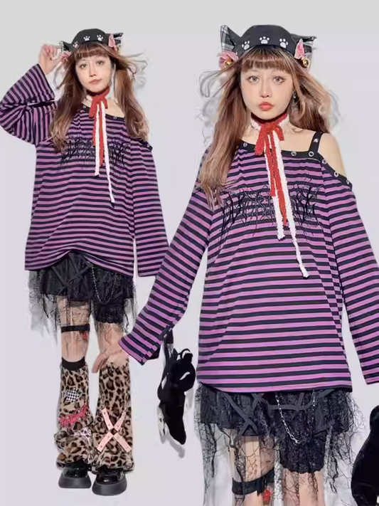 Schwarz-weiß gestreiftes Top mit asymmetrischem Ausschnitt