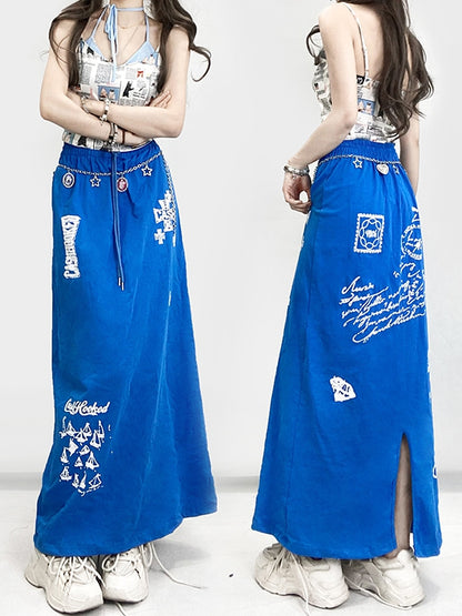 文字の帆船と十字架のプリントが施されたブルーのY2K Aラインスカート