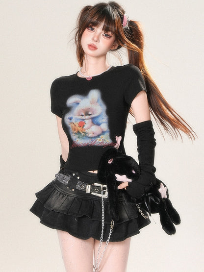 ホワイト/ブラック/ブルーの華やかなプリントスリーブのウサギと文字のTシャツ