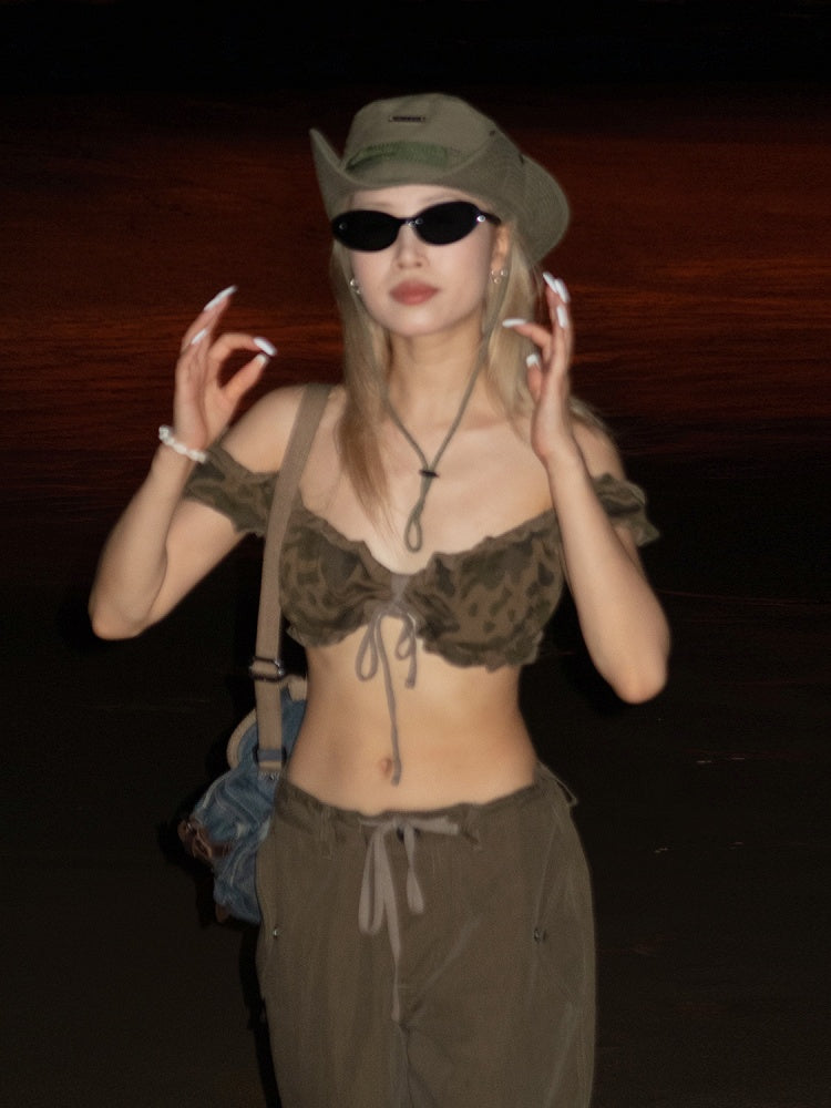 Dunkles Camouflage-Muster, Rüschenbesatz, kurze Puffärmel, glamouröses, kurzes, trägerloses Top