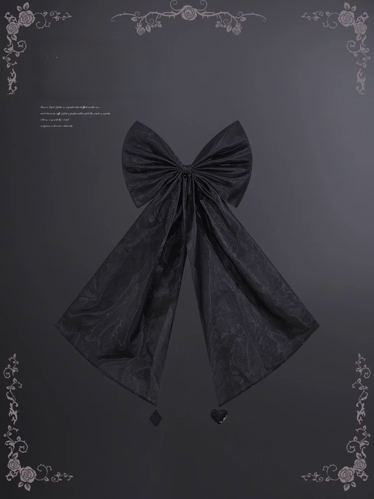 Schwarze Schleppe mit großer Schleife