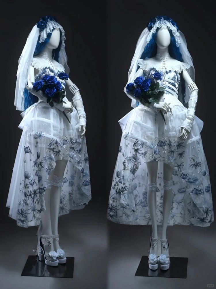 Braut-Tüllrock in Weiß mit hohem Bund und blau-schwarzer Blumenstickerei