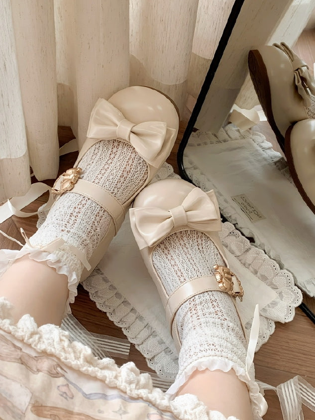 Schleife mit Bär Süße Lolita Schnallen an der Spitze Beige Flats Herz Umarmung