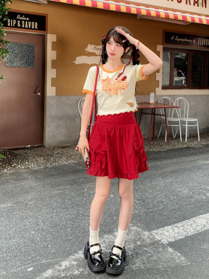 黄色の漫画動物プリントハートカットアウトショートバージョンTシャツ、アップルブローチ付き