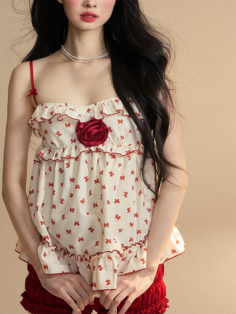 Aprikosenfarbenes Camisole mit Rüschen und rotem Schleifenmuster