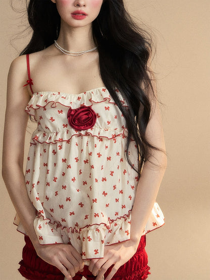 Aprikosenfarbenes Camisole mit Rüschen und rotem Schleifenmuster