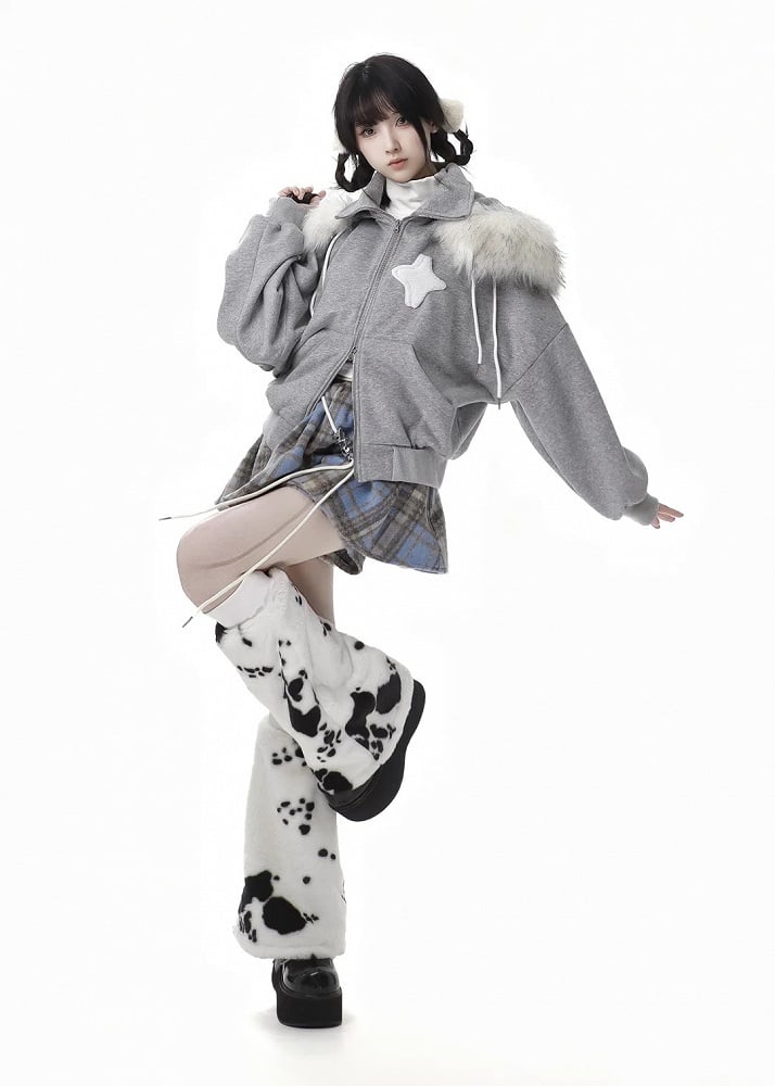 フェイクファーカラーのスターアップリケ付きグレーコート