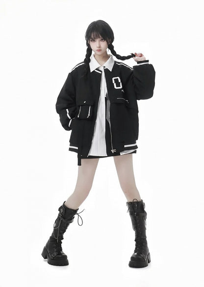 Schwarze, kurze Baseballjacke im Preppy-Stil mit Reißverschluss