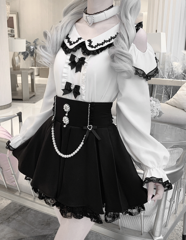 取り外し可能なトリムとデザインレースのブラックブラウス、ジライケイのピーターパンカラー、カットアウトショルダー、コントラストホワイトチョーカー