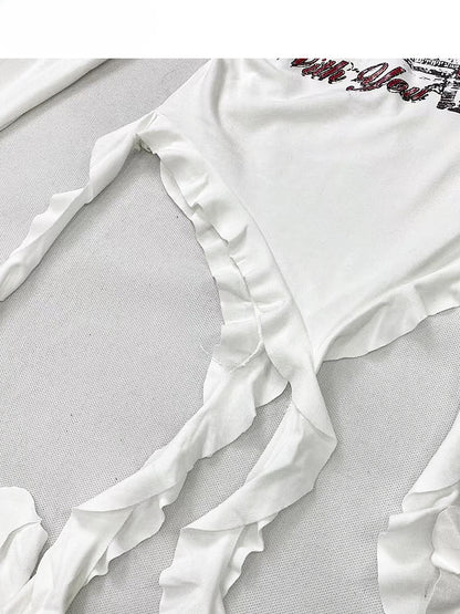 Weißes, schmal geschnittenes Top mit asymmetrischem Saum