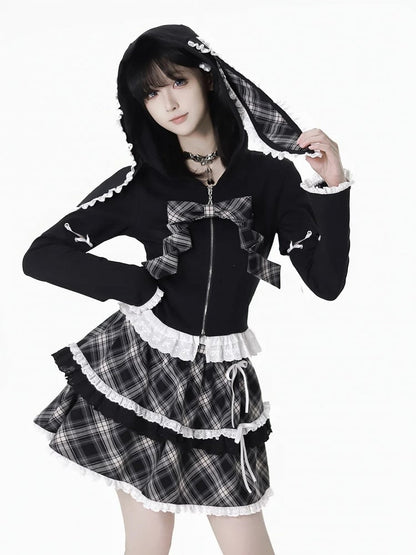フリルレーストリム、蝶結びディテール、ティアードスカート、ブラックチェック柄
