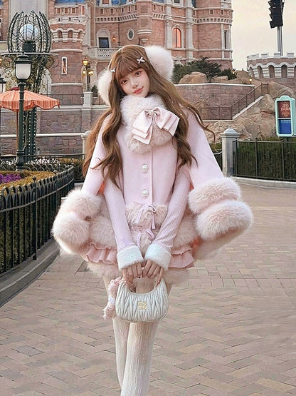 Rosa Fleece-Umhang mit Schleifenpelzbesatz und Akzenten