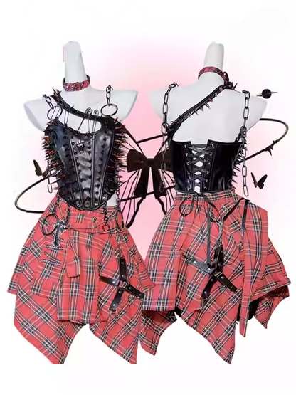 Schwarzes PU-Camisole-Top mit Punk-Nieten und Kettendetail und Schnürverschluss auf der Rückseite