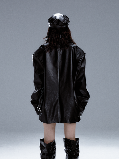 Details Schwarzer Anzug im PU-Punk-Design mit Reißverschluss und Metallmanschetten