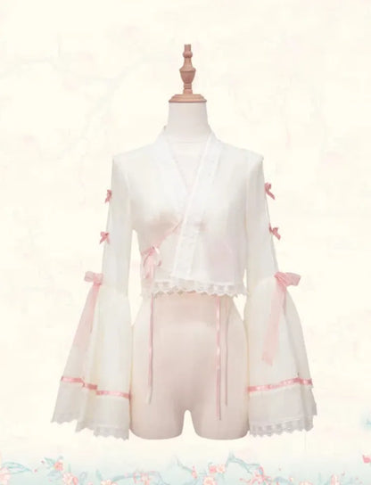 クリーム色のベルスリーブと小さなピンクの蝶結びが付いた漢ロリータブラウス