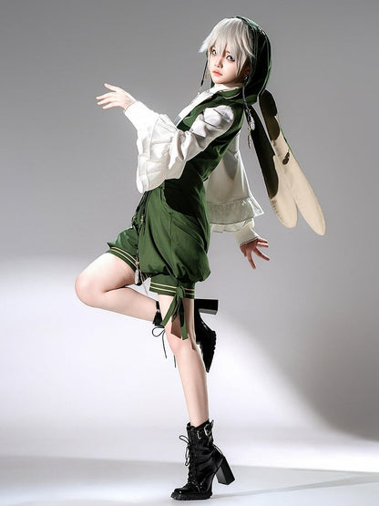 Feder mit Weste-Charme, grüne Schnüre, Kapuze, silberne Prinz-Lolita-Ohren, übergroßer Ouji-Hase