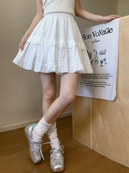 ホワイトのゴムウエスト、フリル裾のティアードスカート
