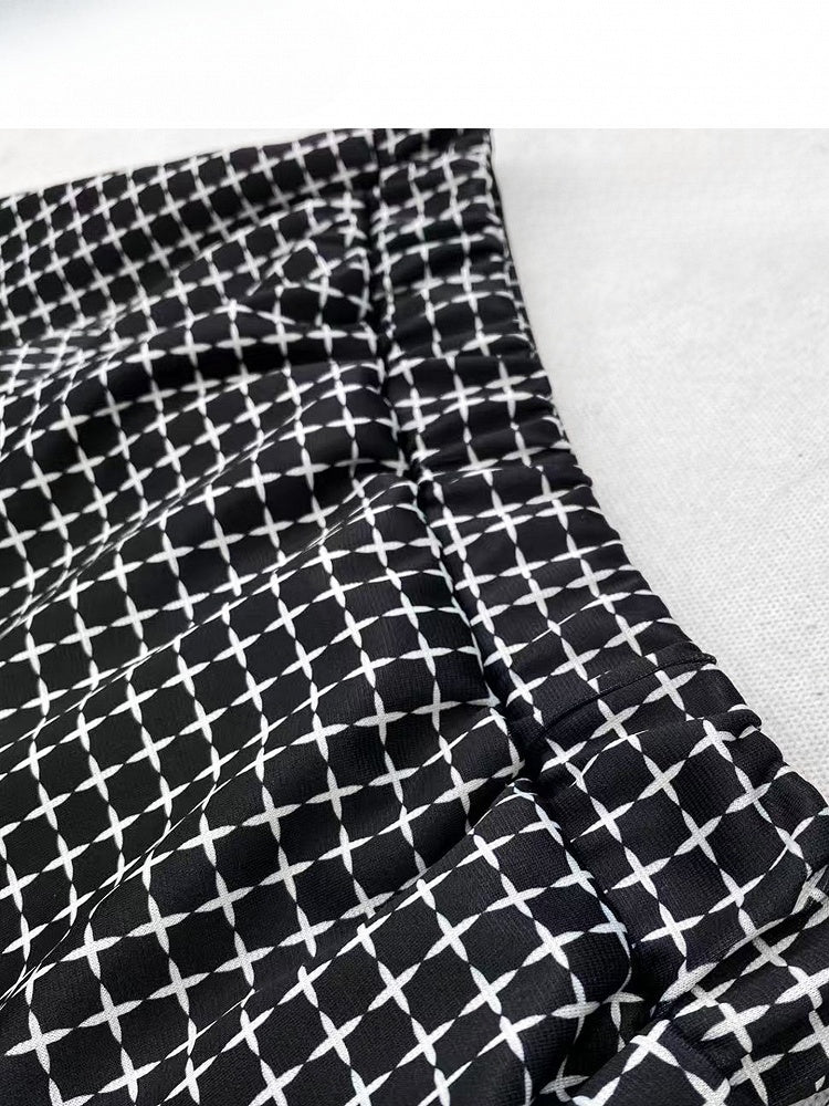 Dekoriertes bittersüßes gestuftes kariertes Schleifenmuster Y2K Schwarz