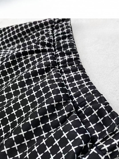 Dekoriertes bittersüßes gestuftes kariertes Schleifenmuster Y2K Schwarz