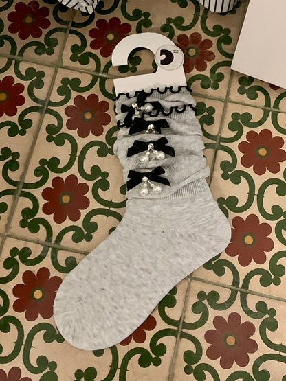 チャームディテールソックスカーフビーズホワイト/ブラック/グレーの蝶結び