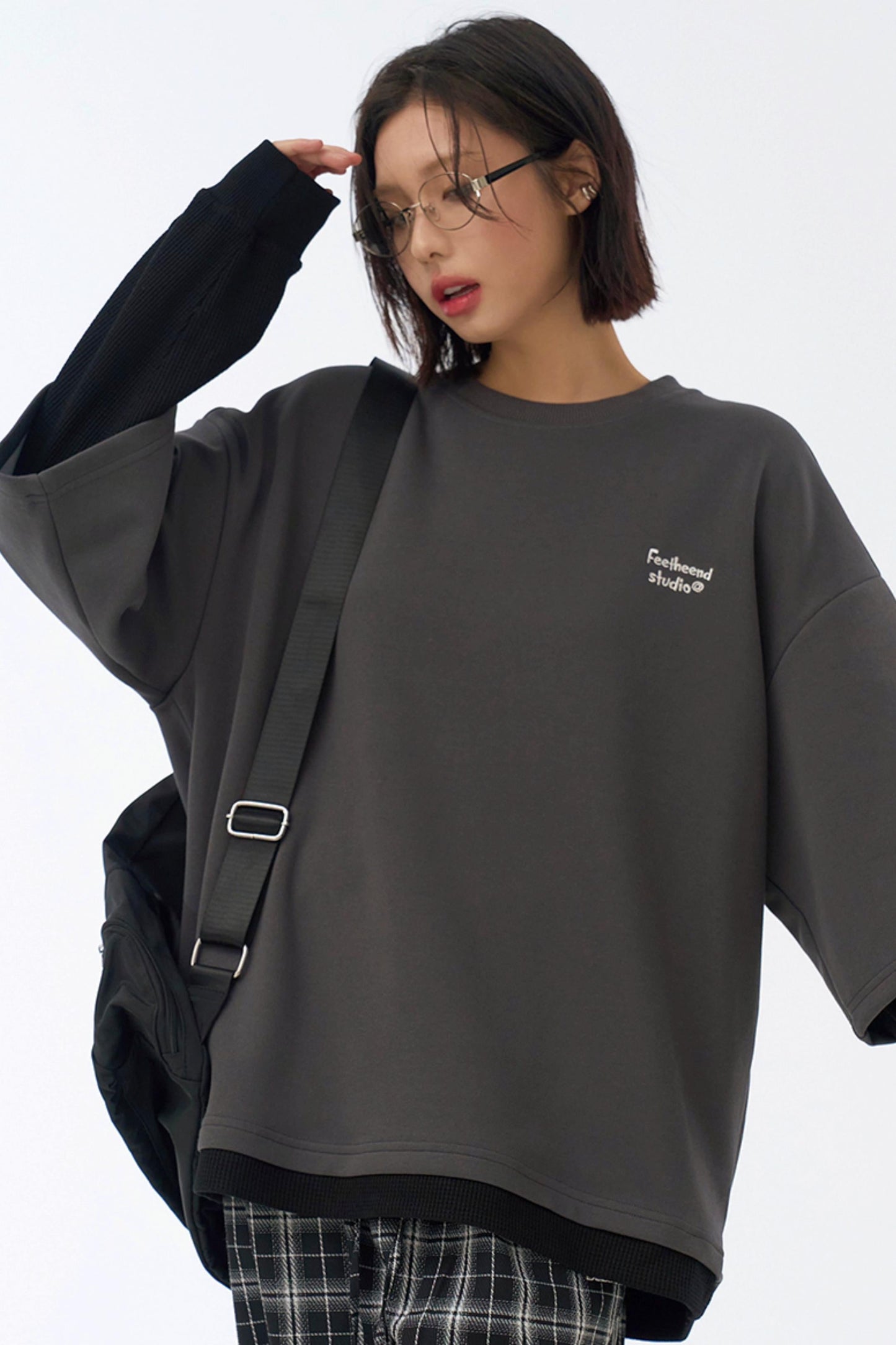 ユニセックスネックラウンドトップ