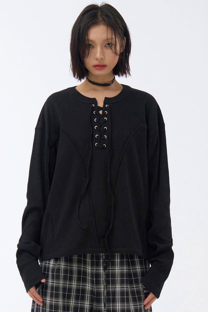 シャツスタイルのTシャツ、ストラップ付きレイヤード