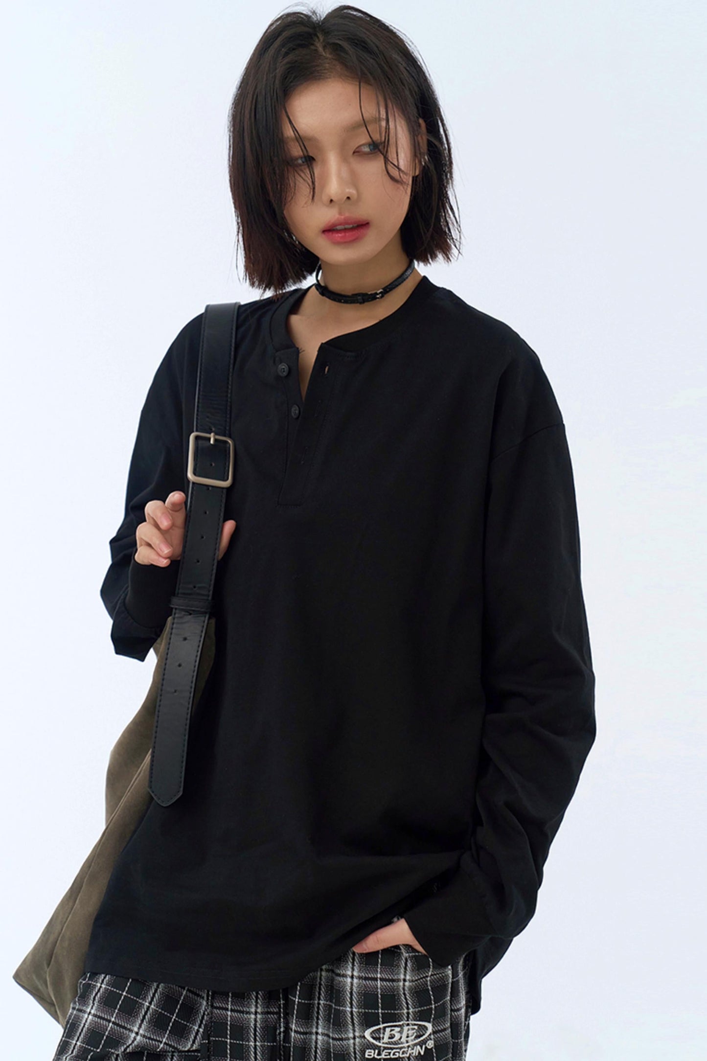 ミニマルなハーフボタンTシャツ