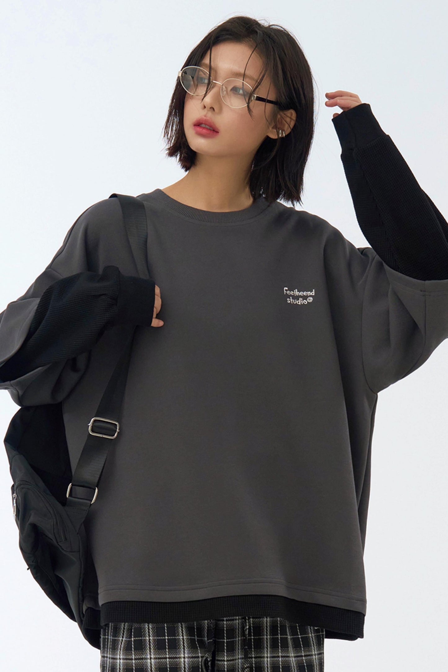 ユニセックスネックラウンドトップ