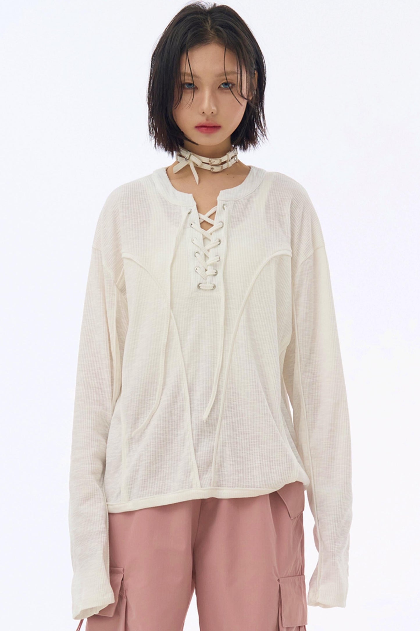 シャツスタイルのTシャツ、ストラップ付きレイヤード