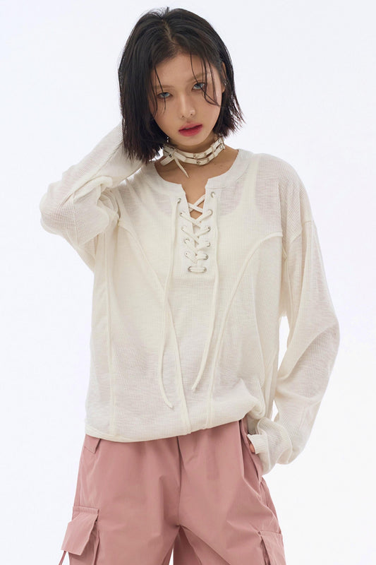 シャツスタイルのTシャツ、ストラップ付きレイヤード