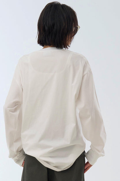 ミニマルなハーフボタンTシャツ