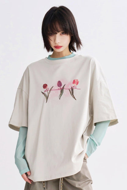 ミニマリストプリントTシャツ チューリップ