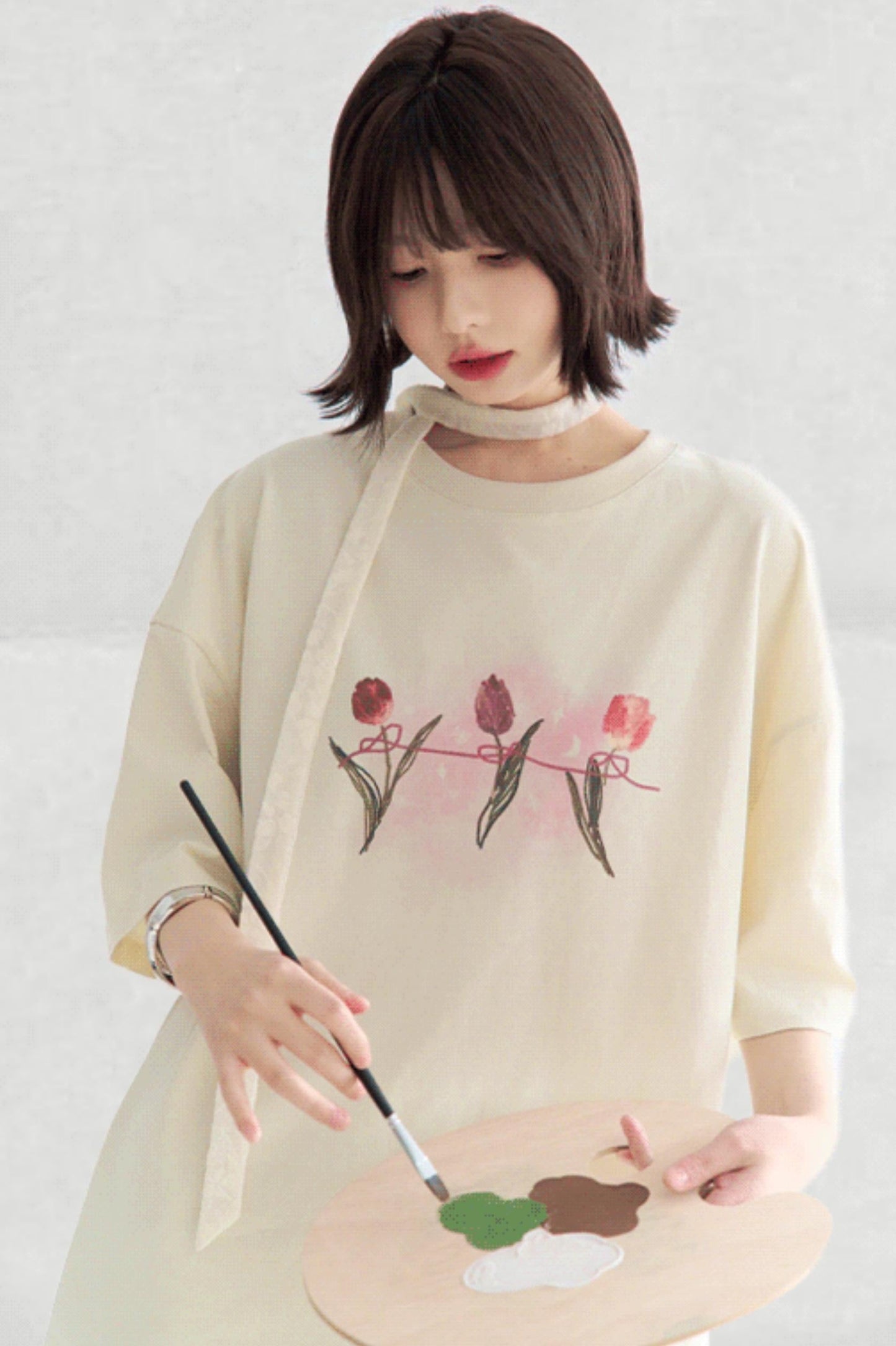 ミニマリストプリントTシャツ チューリップ