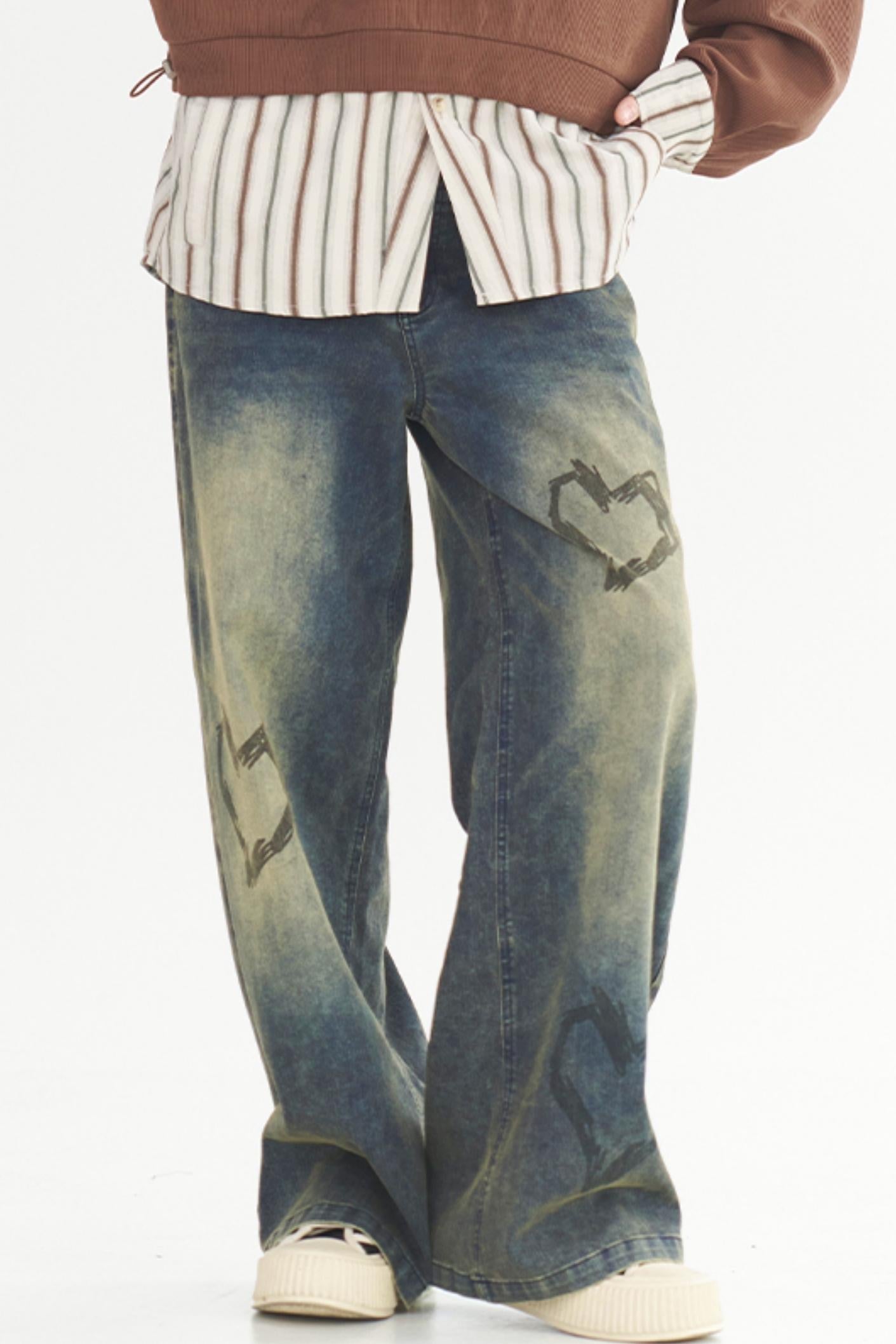 Street-Jeans im Herz-Print-Stil