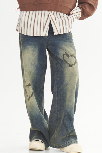 Street-Jeans im Herz-Print-Stil