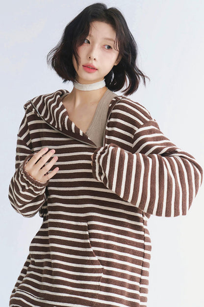 フード付きパンツセーターのセットアップ