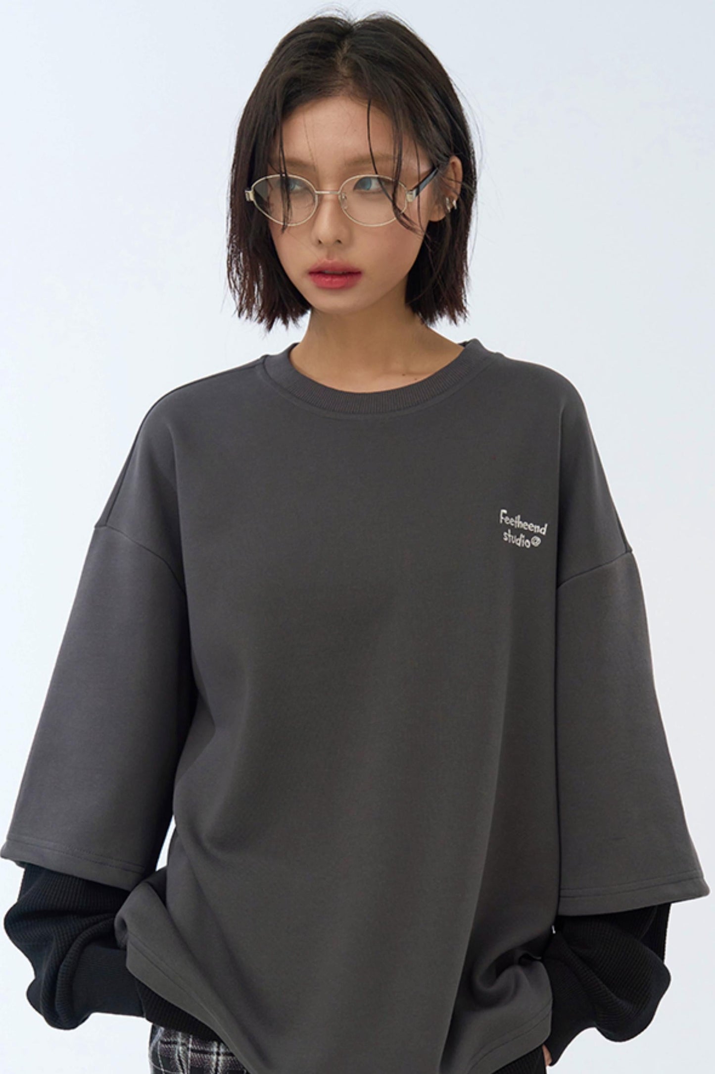 ユニセックスネックラウンドトップ