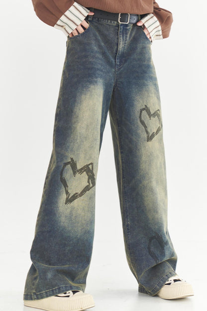 Street-Jeans im Herz-Print-Stil