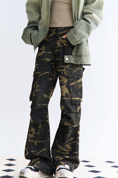 迷彩柄のリラックスパンツ