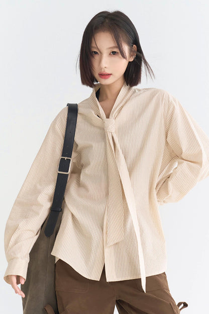 リラックスしたタイディテールシャツフィット