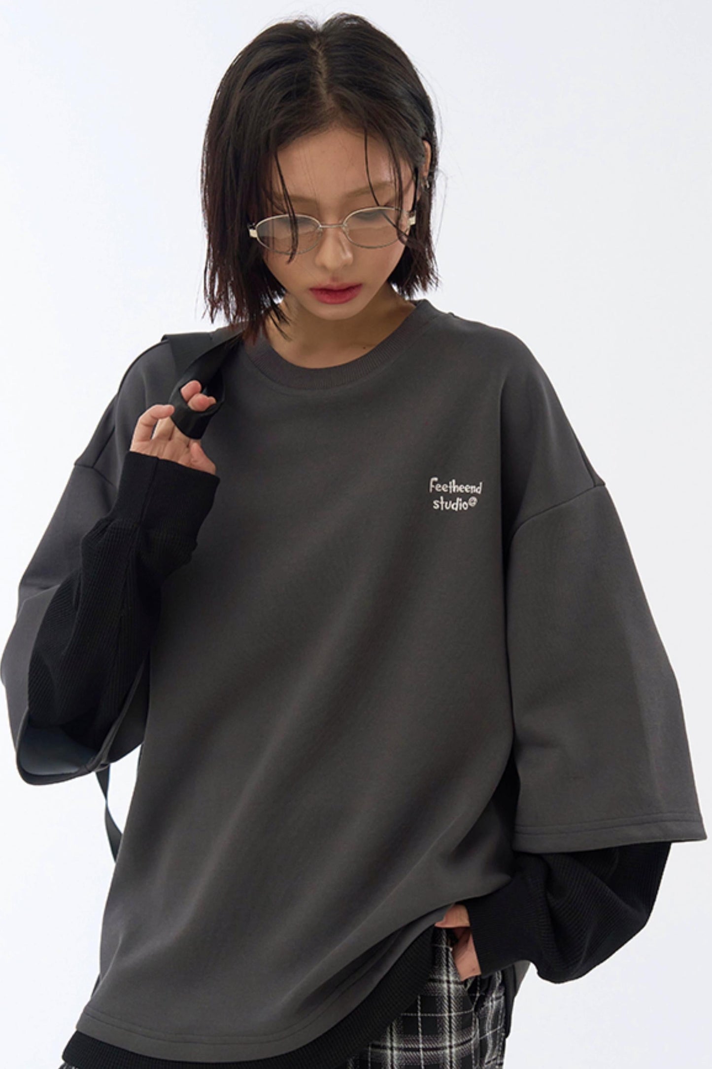 ユニセックスネックラウンドトップ