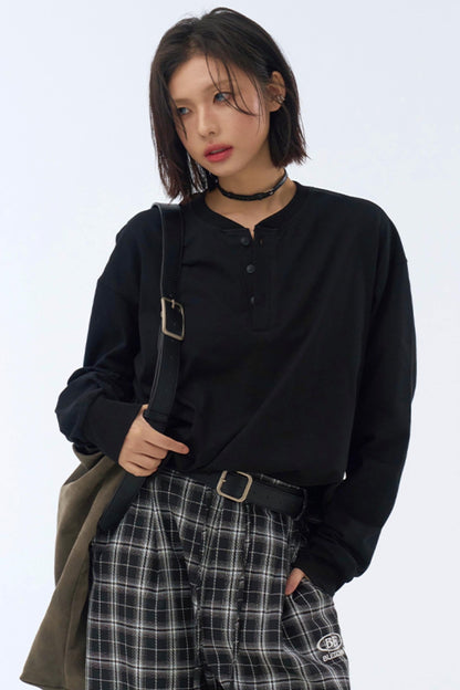 ミニマルなハーフボタンTシャツ