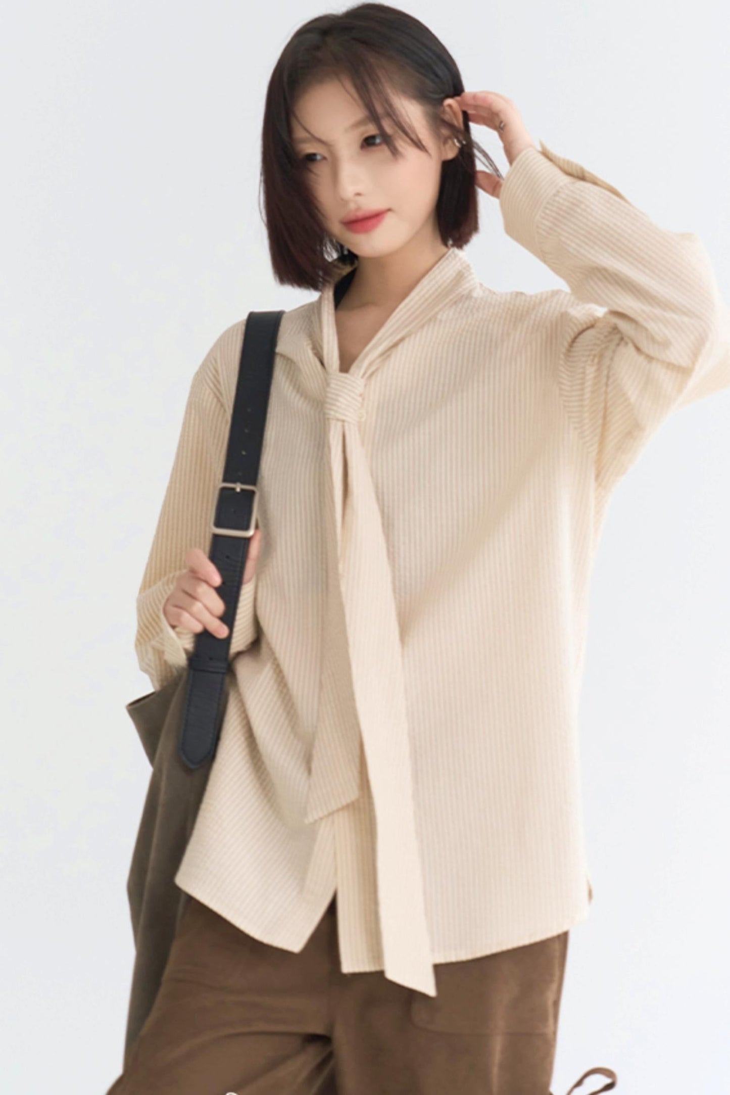 リラックスしたタイディテールシャツフィット