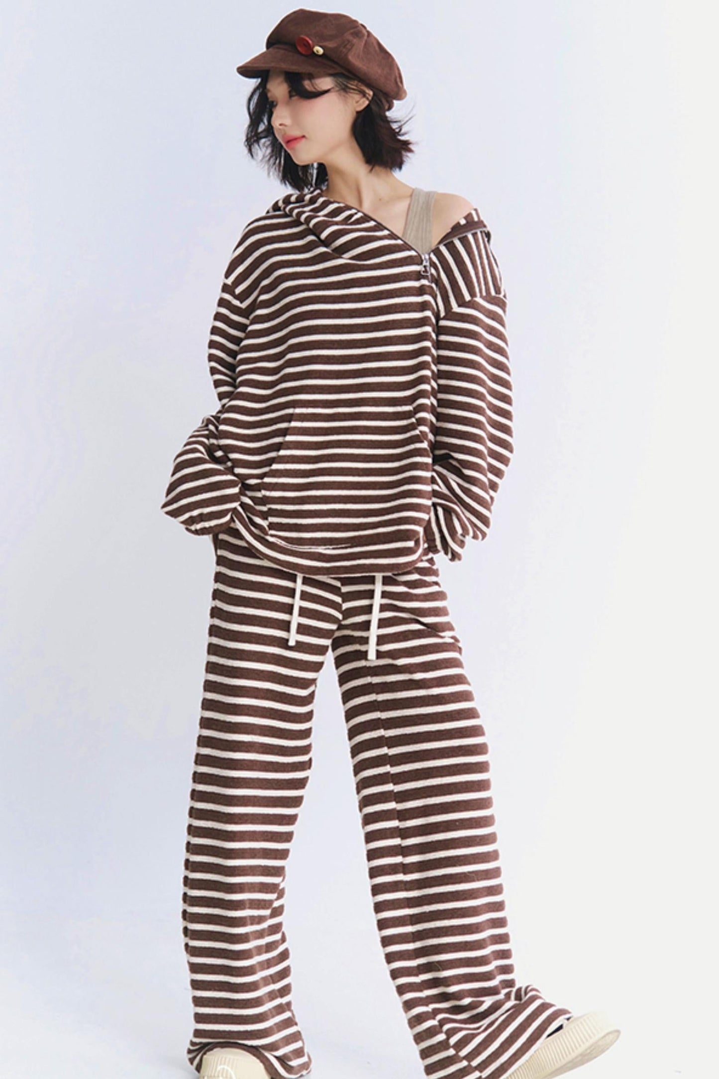 フード付きパンツセーターのセットアップ